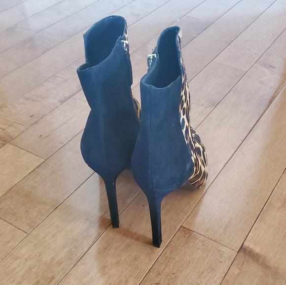 Nine West Leopard Tomorrow Booties in Size 10.5 - Picture 5 of 5